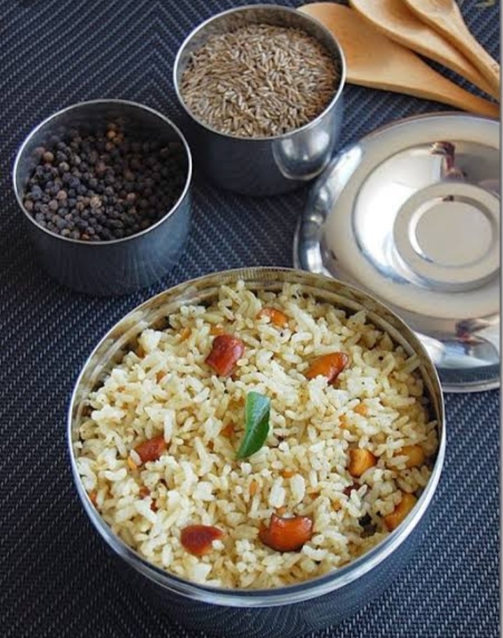 Fountain in the Hawa Mahal courtyard. Source: Internet