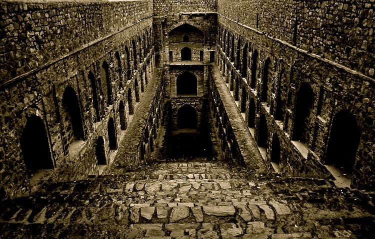 Why-Agrasen-Ki-Baoli-is-haunted agrasen ki baoli