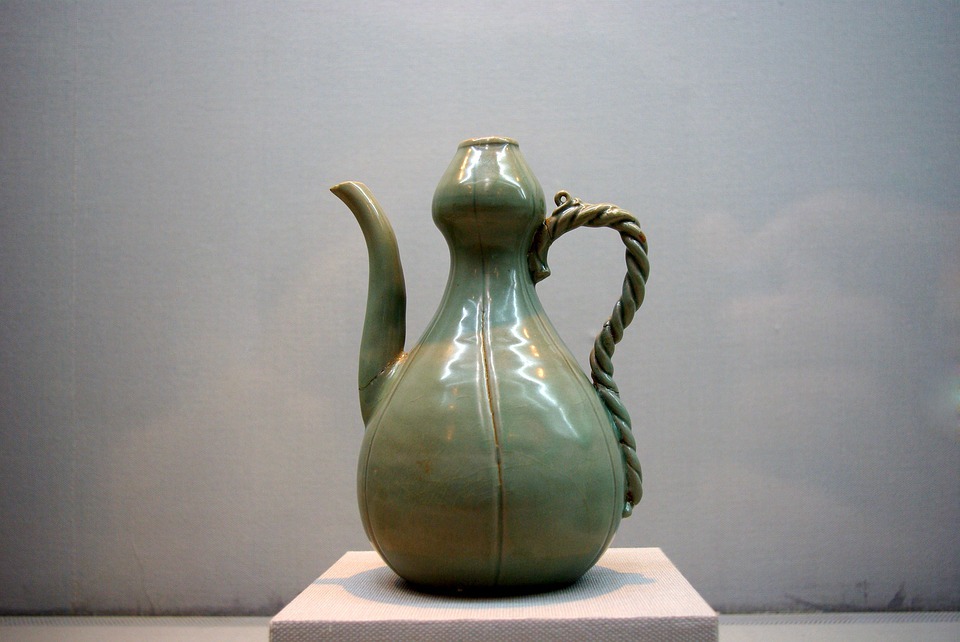 Earthenware container: Earthenware for Beginners: A Step-by-Step Guide - Swadesi Earthenware container: Earthenware for Beginners: A Step-by-Step Guide - Swadesi